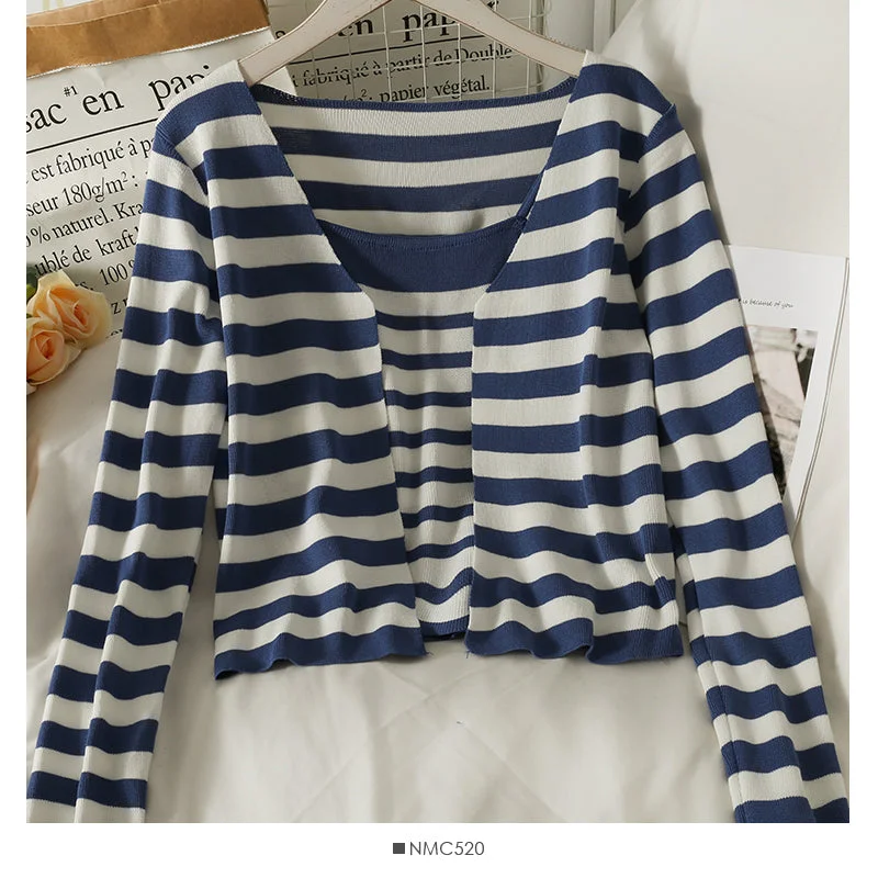 Weekend Specials to Celebrate Long sleeved knitted small coat with slim suspender vest inside 1997 Weekend Specials to Celebrate Long sleeved knitted small coat with slim suspender vest inside 1997