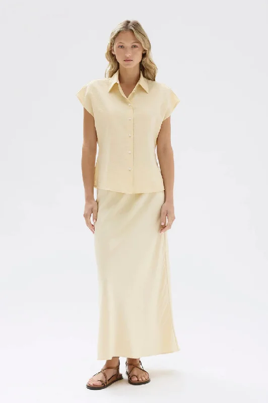 Shop the Weekend Away Assembly Heather SS Shirt - Pannacotta