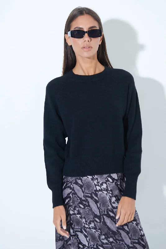 Weekend Wonders Await! Relaxed fit knit sweater with ribbed cuffs wholesale