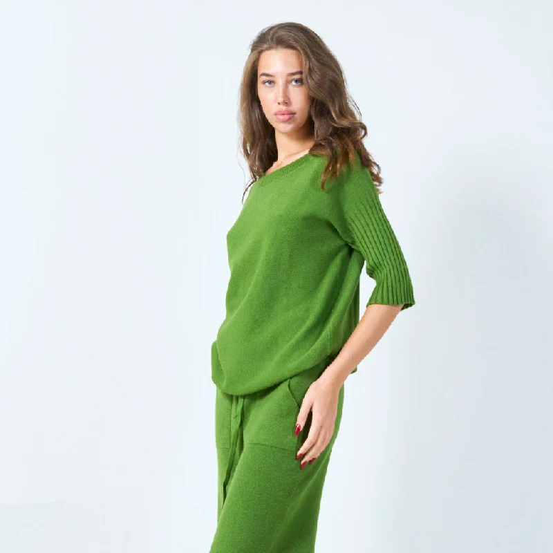 GREEN
