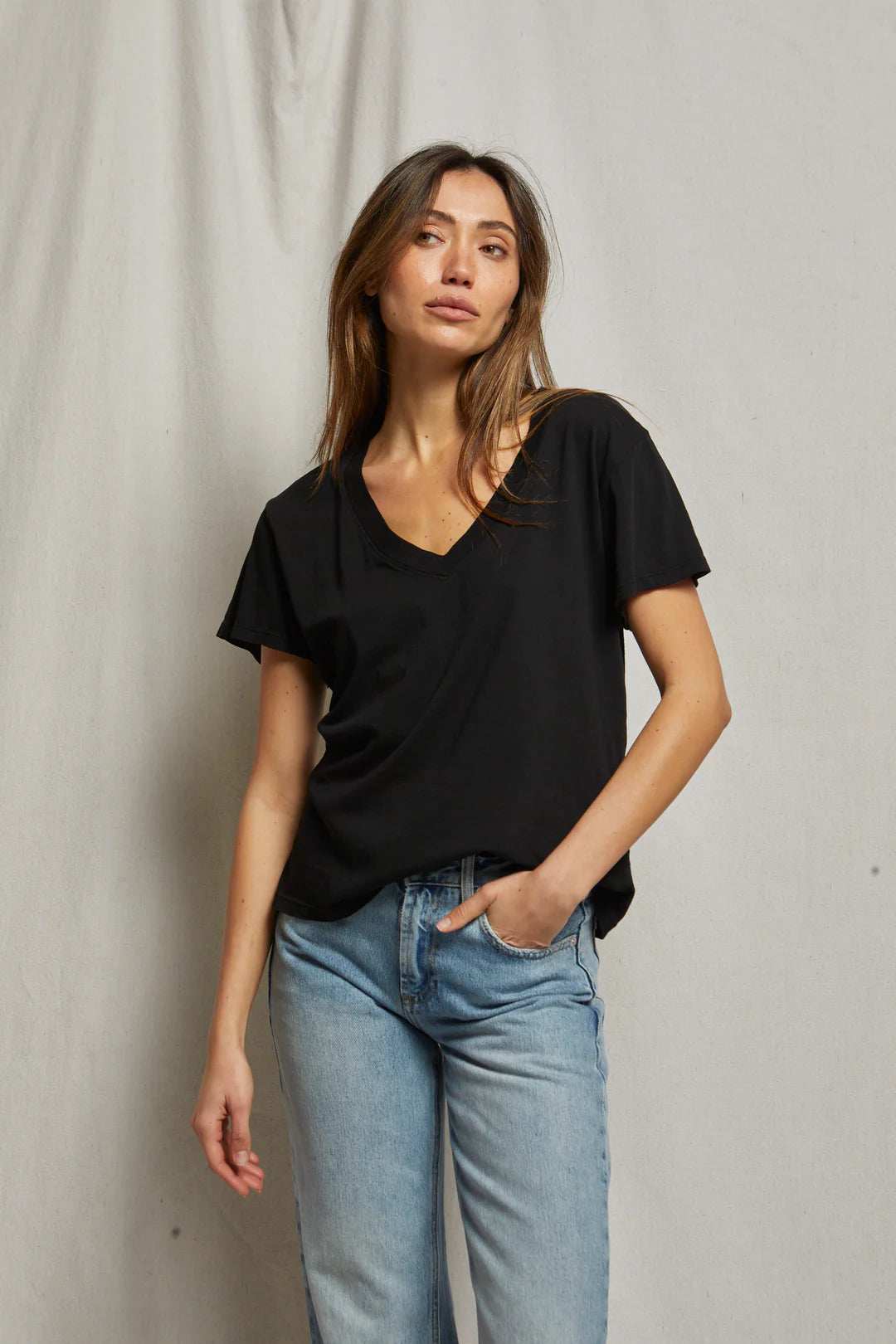 Savings Event Perfect White Tee - Hendrix Basic V-Neck (black)