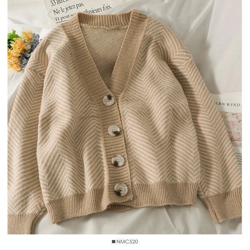 Year-End Clearance Contrast stitched striped loose skinny cardigan sweate  1974